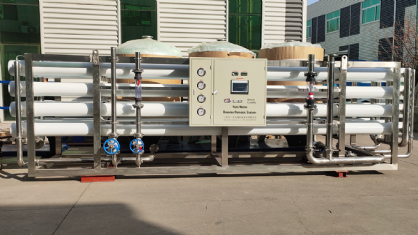 山東濰坊60T反滲透設備安裝調試